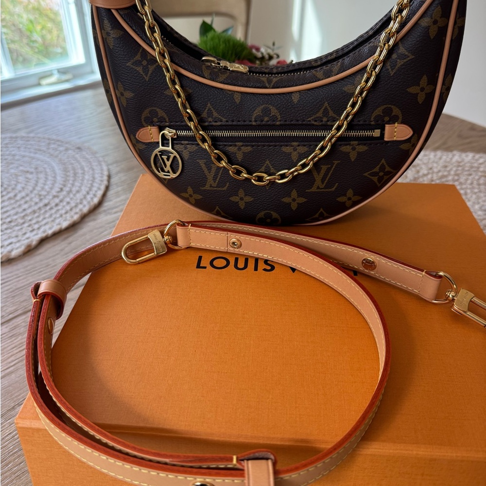 Louis Vuitton Monogram Loop - Picture 8 of 12